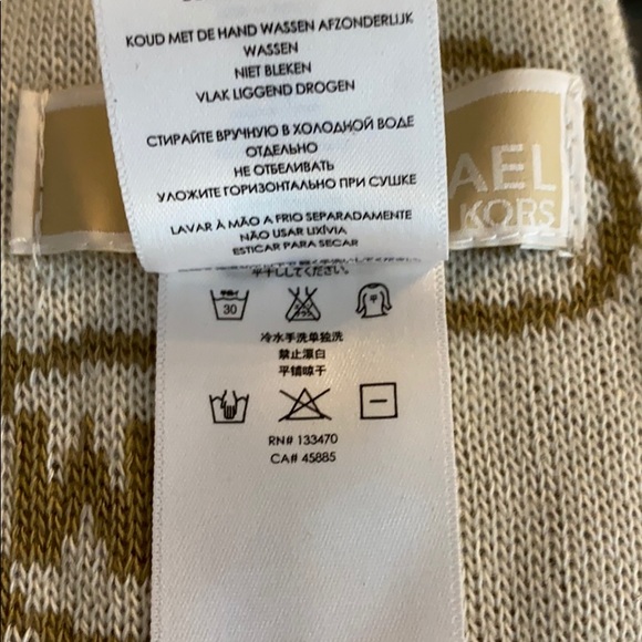 Michael Kors logo double side scarf - Picture 15 of 15